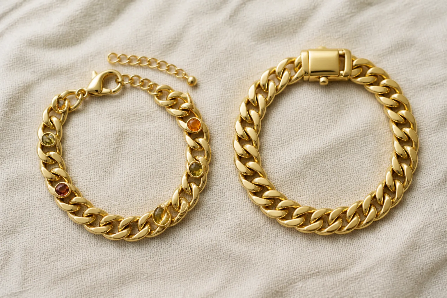 cadena cubana oro - Editorial photo showing a gold-plated Cuban chain bracelet with vintage gemstone accents placed next to a classic solid gold Cuban chain, highlighting the visual similarities and the material and price differences between both approaches