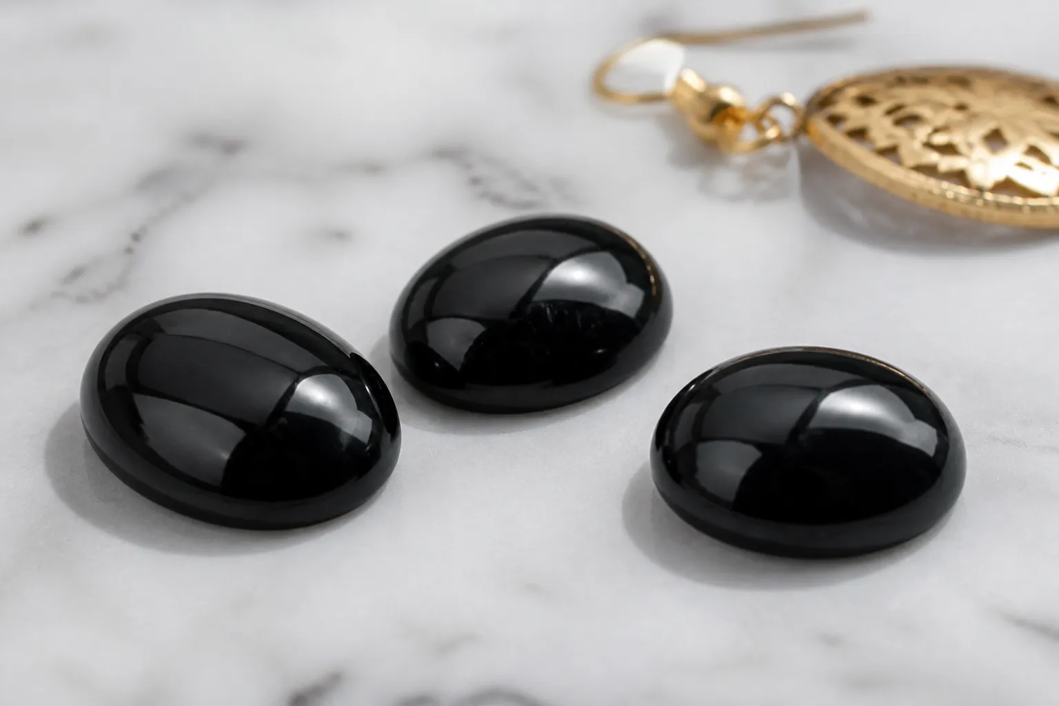 Onix Piedra: Propiedades, Variedades y Usos en Joyería B2B
