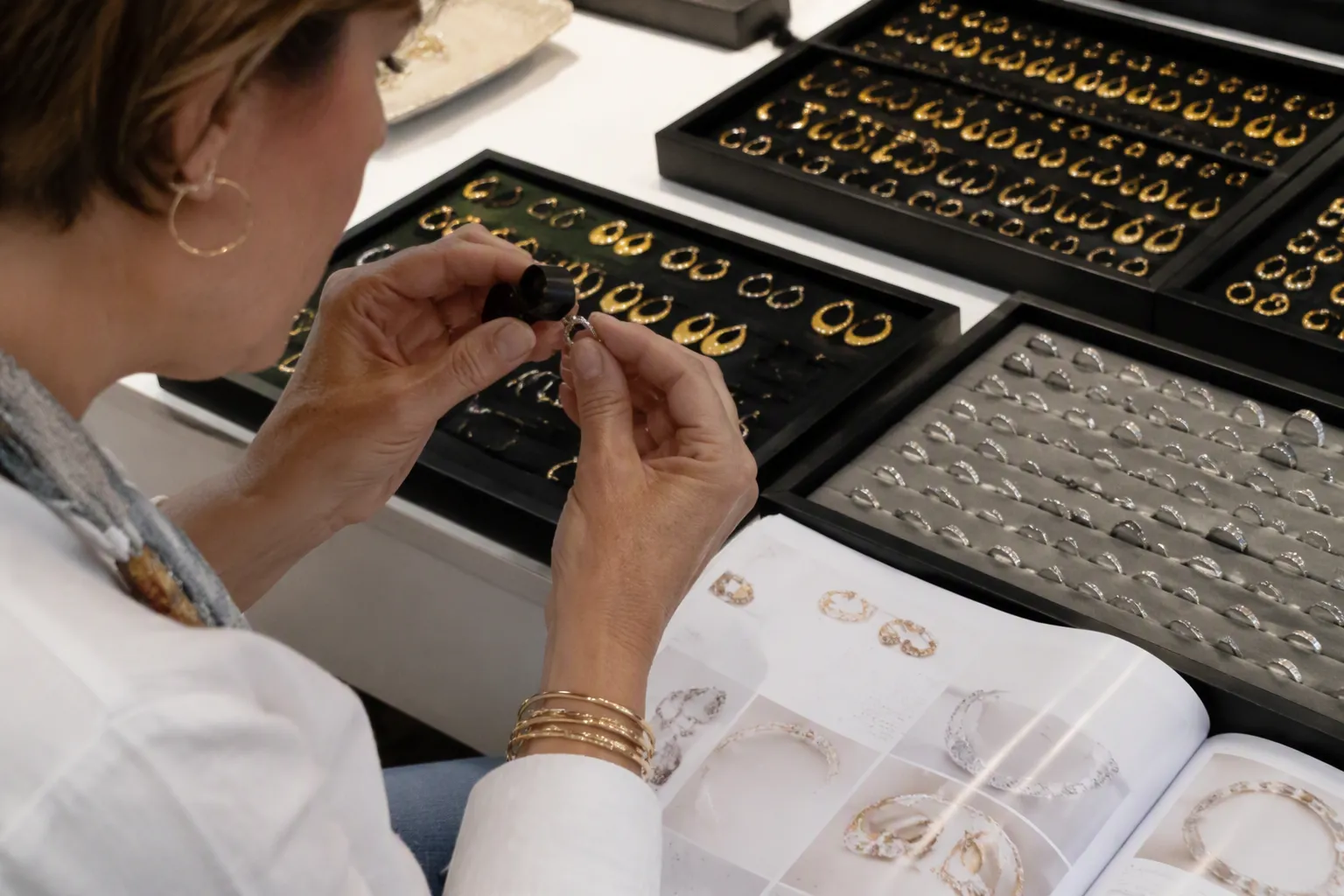 How to Choose a Jewelry Wholesale Vendor That Actually Delivers