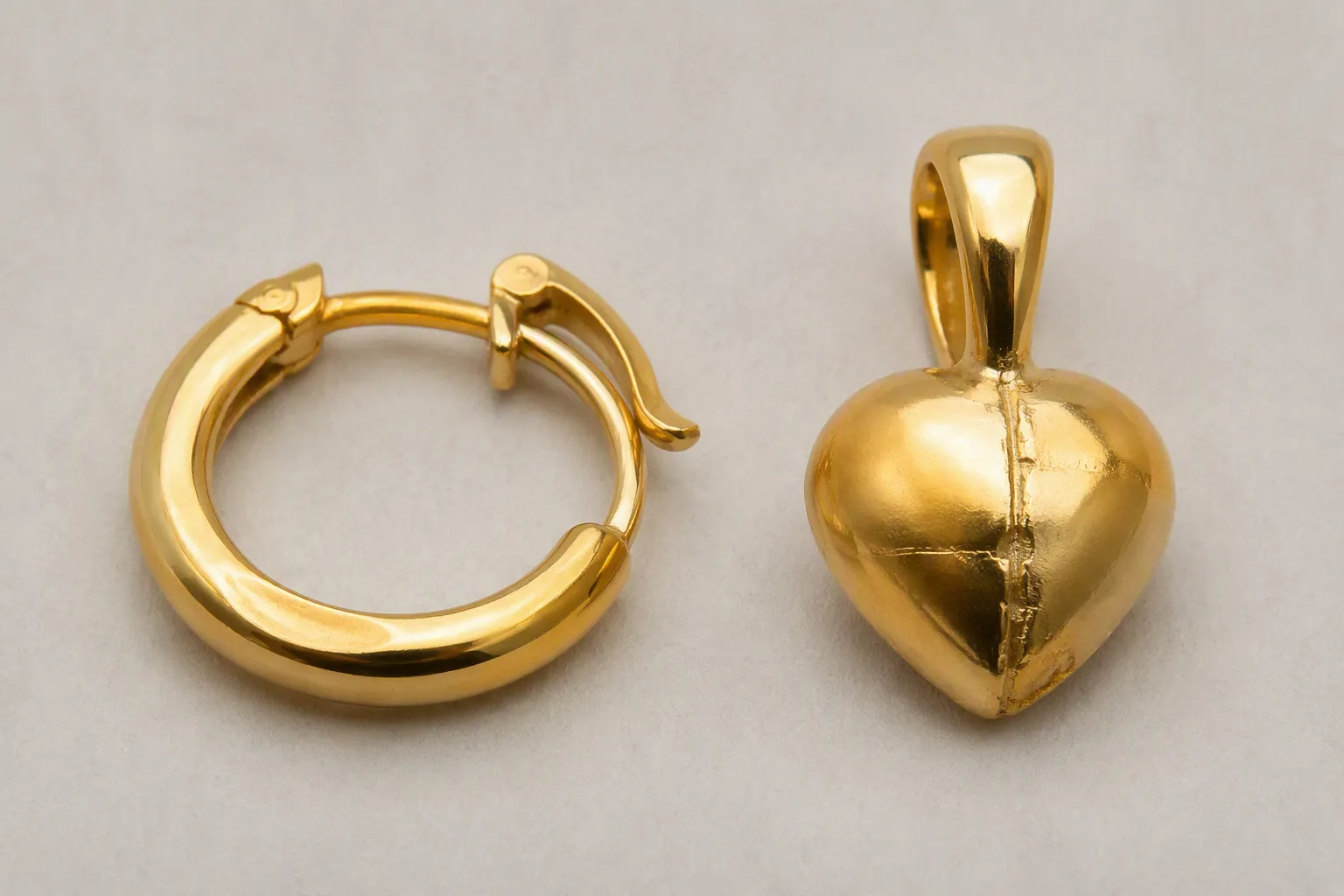 custom jewelry - Side-by-side photorealistic comparison of a gold-plated copper drop earring from OEM production showing detailed clasp construction and plating finish versus a generic retail personalized pendant with visible casting seams, emphasizing manufacturing quality differences for commercial buyers